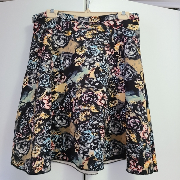 Scuba skirt pleated flare A-line Size large floral - Picture 6 of 7